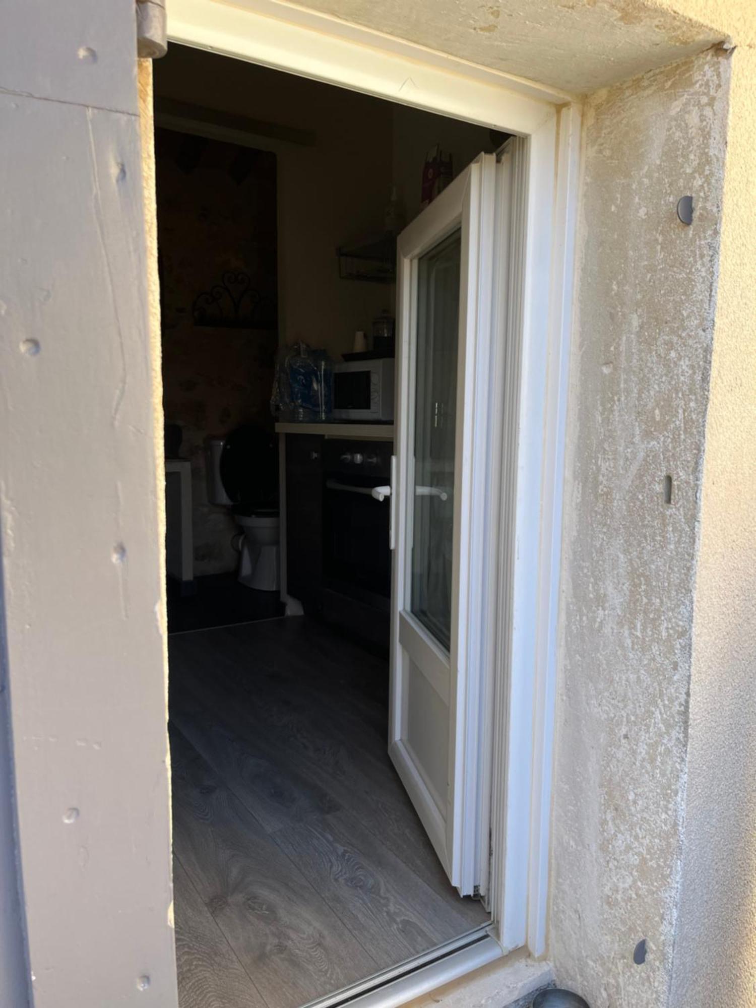 Petit Studio Le Pigeonnier A 5 Mn De Lourmarin Puyvert Exterior foto