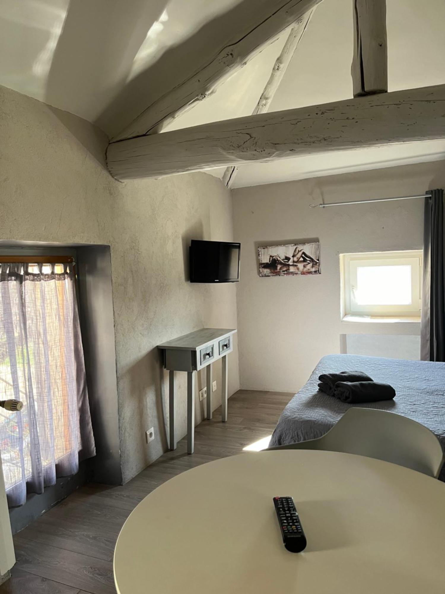 Petit Studio Le Pigeonnier A 5 Mn De Lourmarin Puyvert Exterior foto